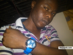 abiola akorede (microfone)