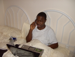 whos on da fone?