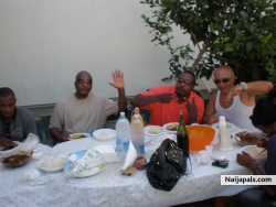 AT THE DINNER WIT SOME ITALIAN FANS,K1 HANDS UP 4 D POUDY O.....