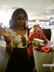 hhahahha wats dat granny doing behind me??????