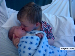 houston meetin his wee brother for the first time