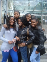 me and my gurls........am da one in da leather jacket...