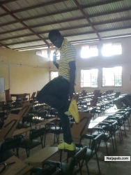 who luv schl cus i do..'.