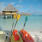 Tahiti  paddles in South Pacific