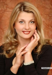winnie lewis