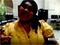 YEllOW POSE