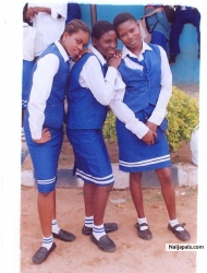 My younger sis @ the middle, pretty as ever
