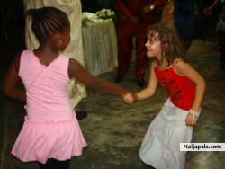 9ja girl teaching d Omani girl 9ja style