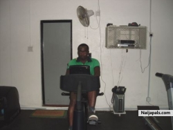checking the heart beat (cycling)