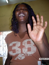HOLD IT!!...ah......2009..........dis babe still day laff!!!??>.i too much!!