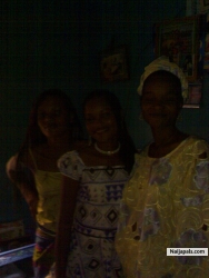 My eldest sis at the middle gloria, rite Omos and mercy.