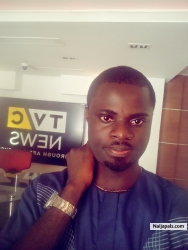 Akinsola Esan (akinsorla1)