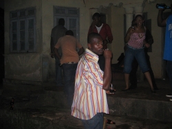 am behind the yellow girl(you cant see me cos am on black