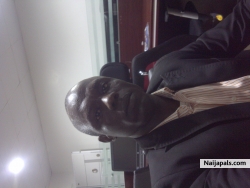 nobe in d office