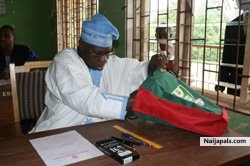 be patient all you that are not yet at the higher classes of education, let it not deceive you because in it the future of the righteous ones does not lean. an uneducated man became president and later went back to school, it should be a great lesson for those who doubt the power of God's miraculous act.
