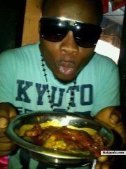 Chilling in mama put so hot