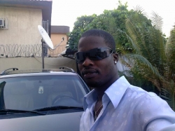 Cameraman why are u showing the DSTV dish naw...Focus on me mannnnn.