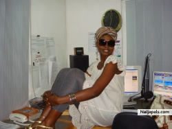 Its showbiz & am d fashion entertainer!