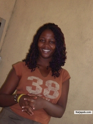 hmmmm........nawa o...even pulish hand ..ah,...na my sis do am o...(ama wound her o)lol
