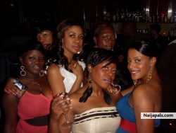 2 much efizi gan self....can u c me tryin 2 get in d picture!!