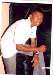 AT MY YOUNG TOO,DIS NA SMILE BUT 4 U, FELLOW HUSLERS,SMILE DRIVES AWAY SORROWS SO BE STRONG BY WEARING D SMILE