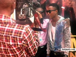 aken red carpet moment