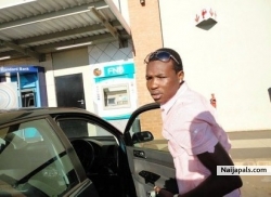 Abiodun Abey (smileitout)