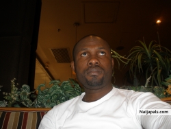 at the Pizza hart waiting for my pizza