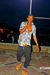 dis naht the way i dress tho,but my fans didn't wanted the flow to stop,i was on the 5th track when i took this shot.