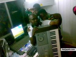 me(A2DS@bac),my boss n producer(Ayeboy@centre)n Khelvinjazz oxo a producer@right.