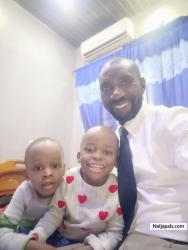 Artist -Atuzanah and his children 