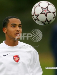 theo walcot d fastest winger.