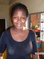 eeeewwwwwuuu....wats up wit her na.....heheheheee....lol