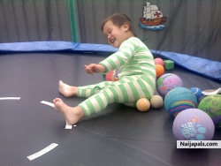 aziah playing on the trampoine