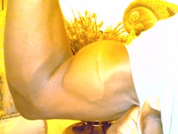 dat ain fake,dat is for real.and its for kicking asses.