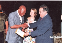 Receiving my certificate from the seminar co-ordinator and topflight CFI sports commentator