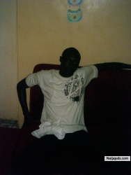 Oscar himself.- too much posin'. lol!