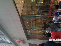 H&M, loveeeeeeeeeeeee this store!!! ^_^