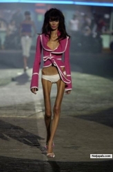 loool....all in name of being a model!!!!....it's a pity.