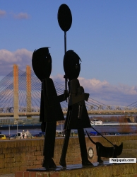 A picture of me and my shadow at a Rotterdam bridge. Nederlands