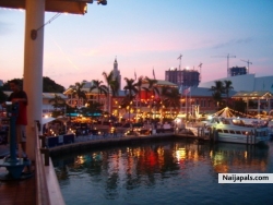 View of Biscayne Bay at Bay Sise walk  Downtoun Miami..oct 2007