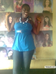 Is she not pretty.