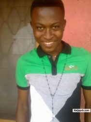 Look as my cheek wan enta my eyes!!!
