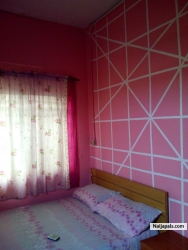 A PINK AND WHITE DESIGN FOR A BEDROOM