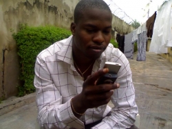 Testing my NEW NOKIA 3310 CAMERA..Hmm works fine. Just the way i was told wen currys sold me the Nikon-D80 I attached to it