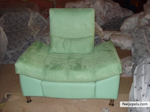 HOME SETTEE - click for next photo