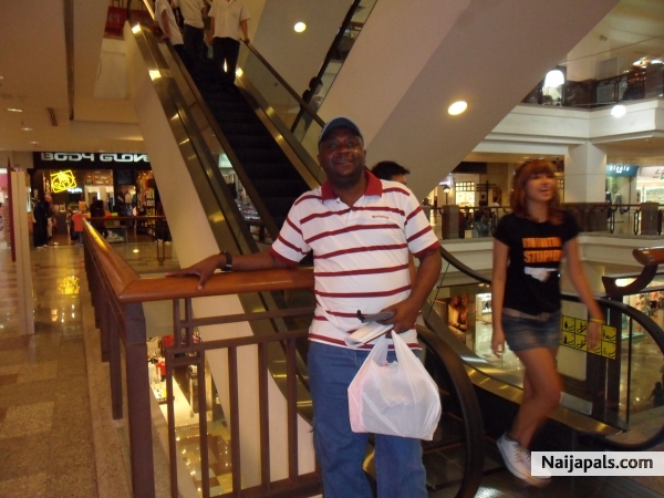 SHOPPING IN KUALA LUMPUR - click for next photo