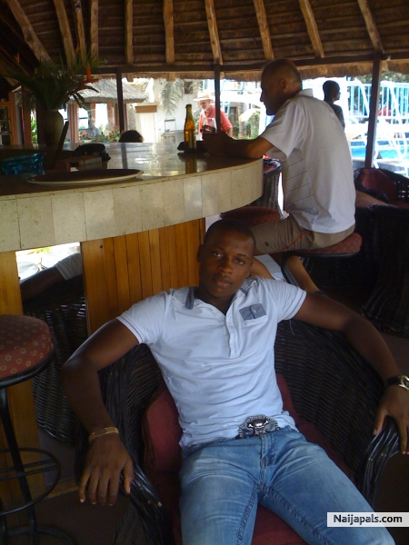 CHILLIN - click for next photo