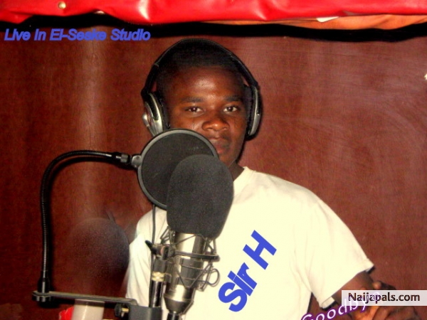 El- Sound Studio - click for next photo