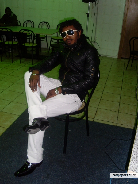  - click for next photo
